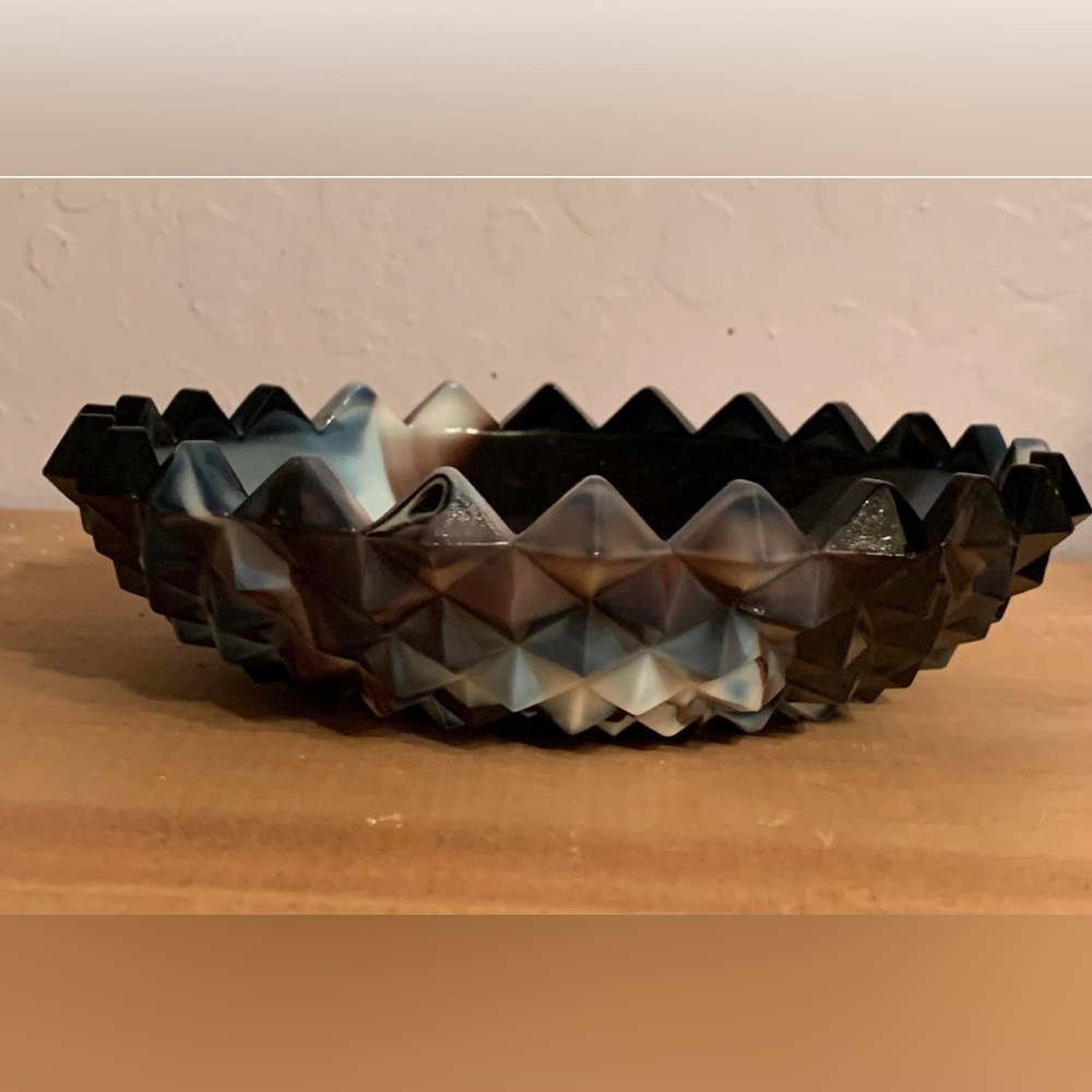Late 1800’s Black & White Slag Glass Candy Dish with tones of purple and blue - Picture 3 of 8
